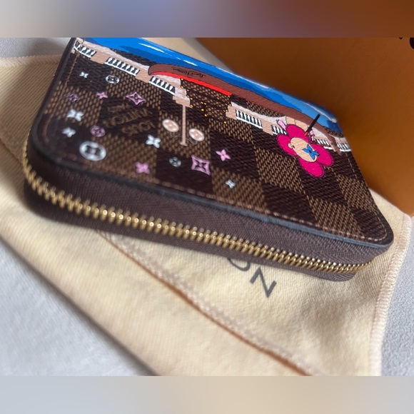 Louis Vuitton Vivienne Small Zippy Wallet - Picture 7 of 9